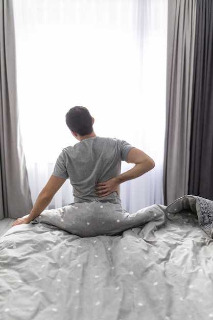 Почему поясница болит у мужчин после сна?