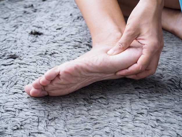 Почему возникают трещины на коже между пальцами стопы
