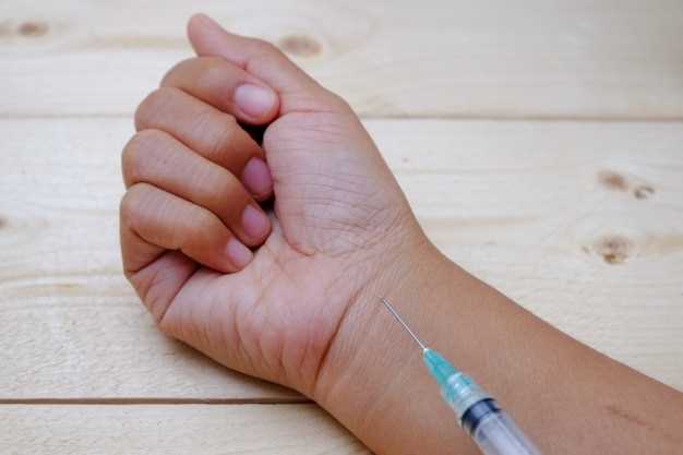 Инъекции в комплексной терапии онемения рук и пальцев